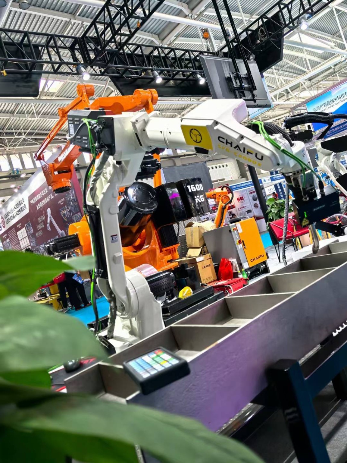 Robotic Cutting equipment shown at a CHAIFU exhibition display